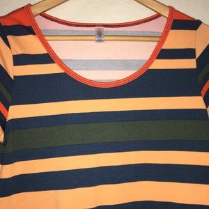 New LuLaRoe Classic T Shirt XS 002